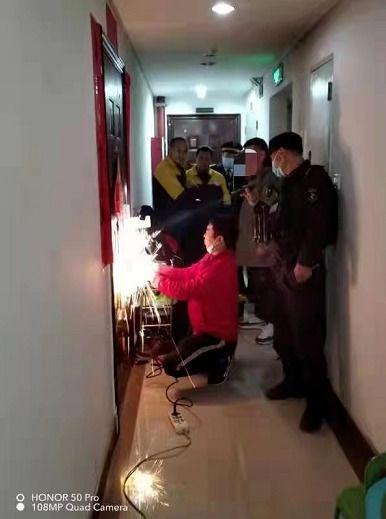 成人开锁跟拍图片视频,跟拍图片视频背后的秘密解析